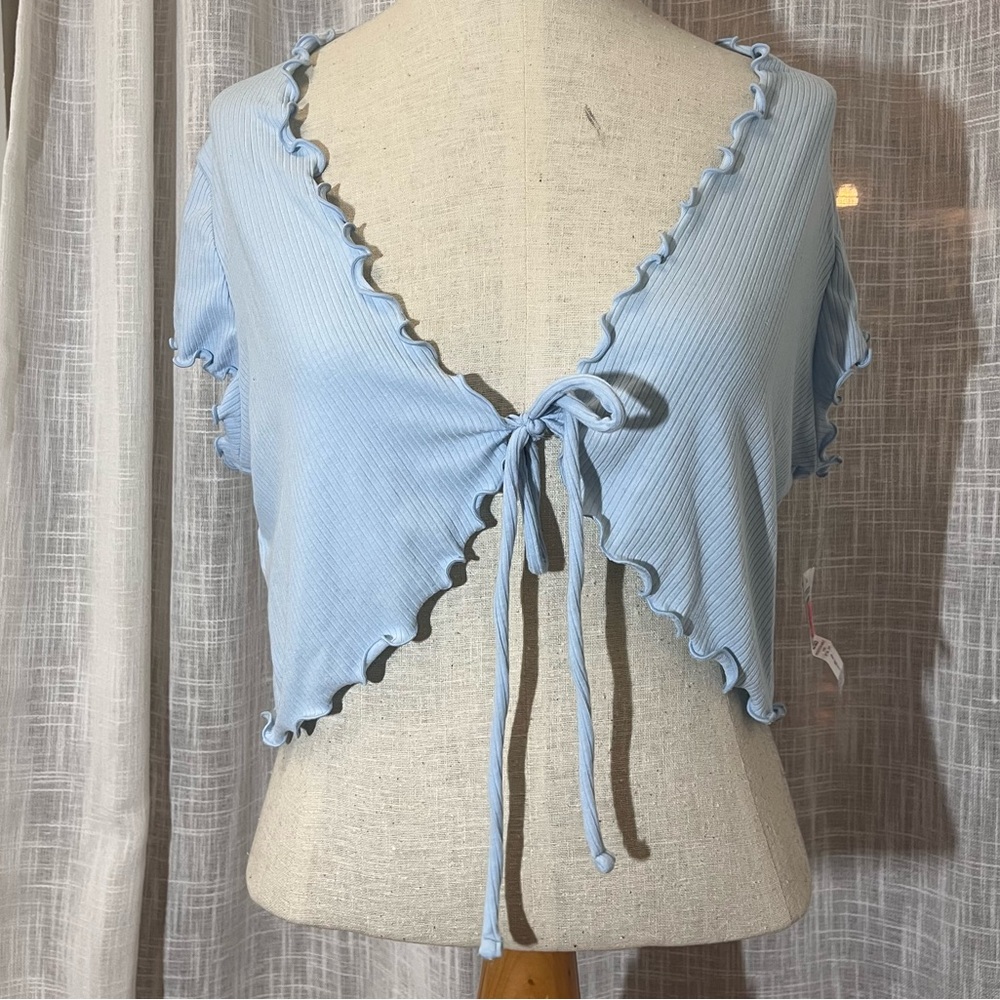 TORRID Light Blue Fitted Supersoft Rib Lettuce Edge Tie Front Shrug Top NWT M/L